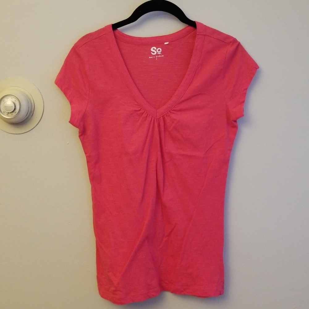 V-neck short sleeve tee